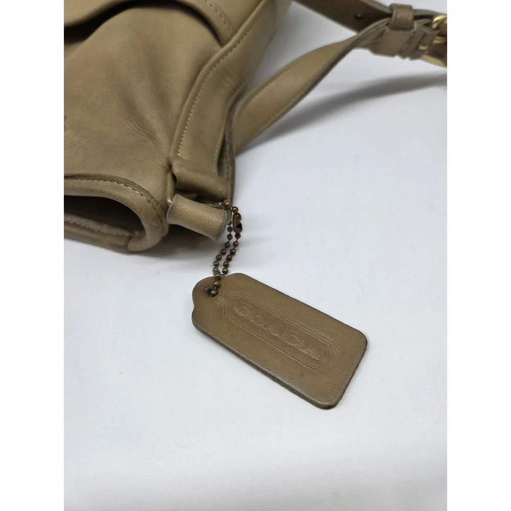 Coach 302 Glove‑Tanned Leather Shoulder Bag USA Made Vintage Beige Zip Top Purse
